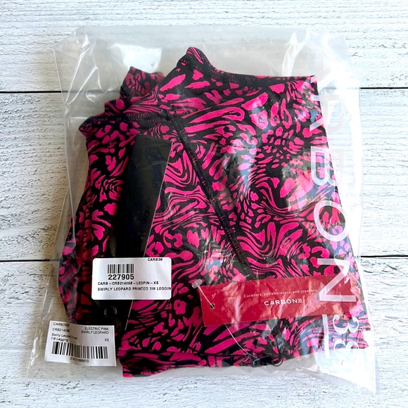 Carbon 38 Swirly Leopard Printed 7/8 Legging - Picture 8 of 11